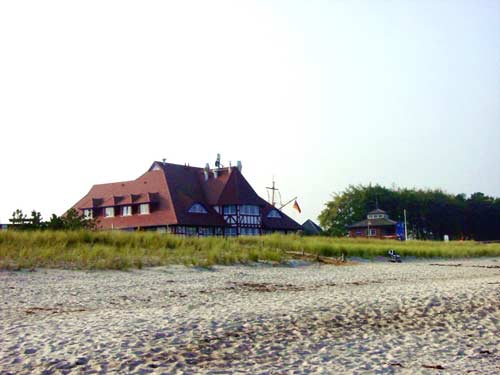 Kurhaus und Strand